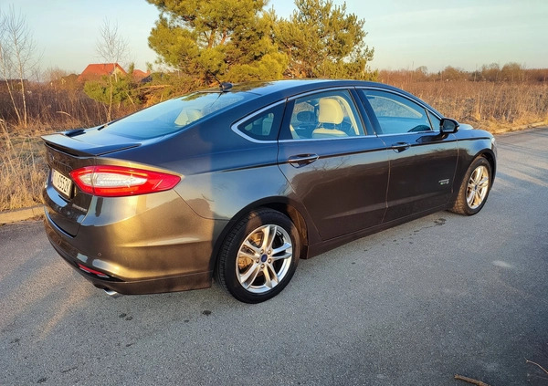 Ford Mondeo cena 61800 przebieg: 129140, rok produkcji 2016 z Chmielnik małe 704